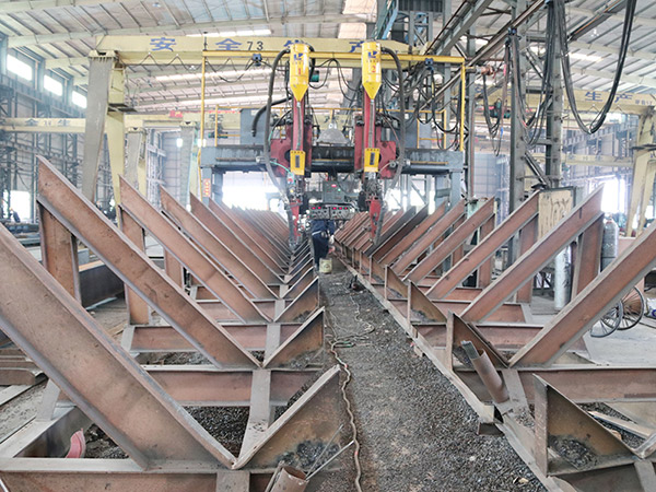 鋼結(jié)構(gòu)床式埋弧焊